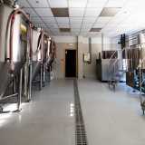 Lucio ci accompagna verso l�area di produzione per raccontarci i segreti di una buona birra artigianale...
